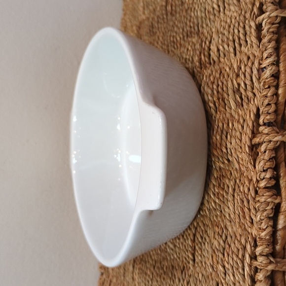 Oneida B-15 Buffalo Bright White 1 1/2 qt. Casserole Dish - Picture 4 of 7